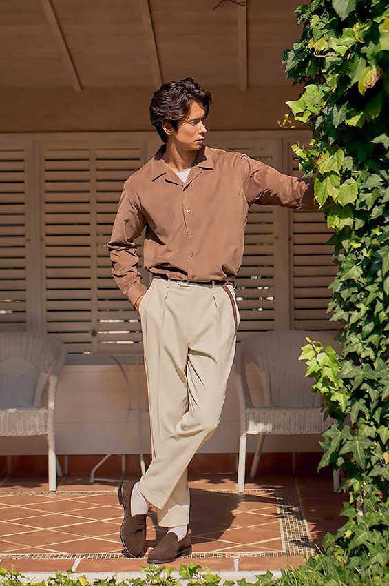 オープンカラーシャツのコーデ